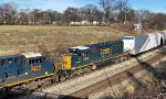 CSX 4066 looks tiny compared to the GEs.